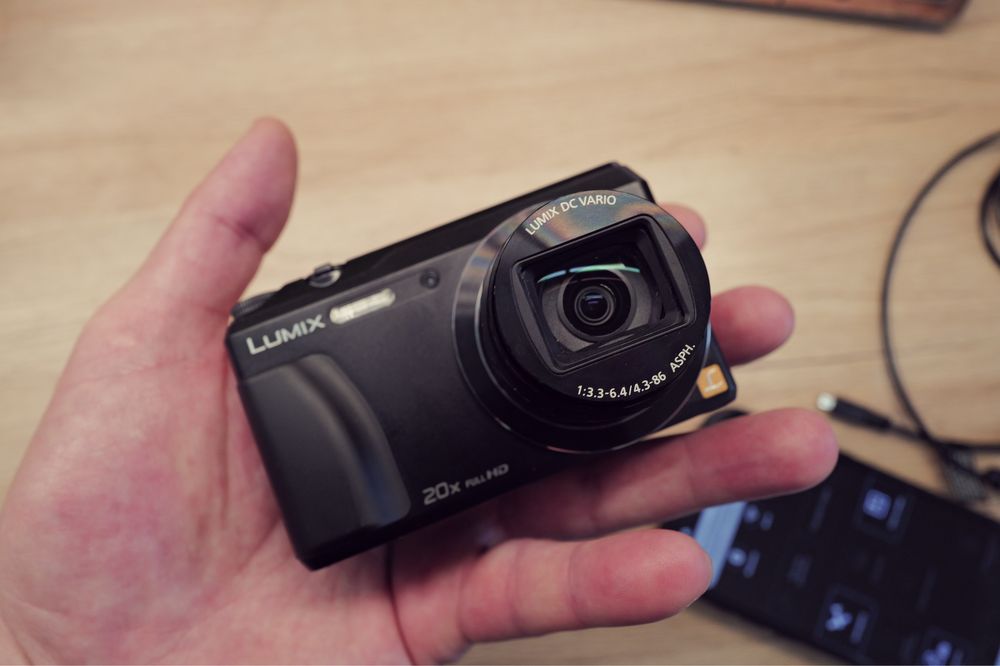 Aparat foto Panasonic Lumix TZ55 cu WiFi de Top ecran rabatabil Leica