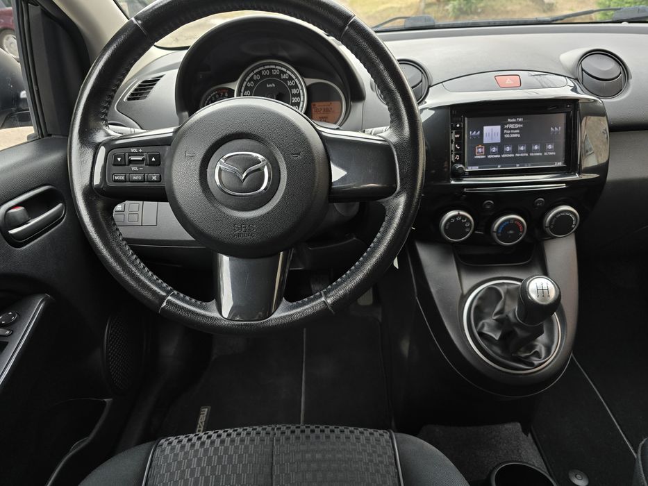 Mazda 2 От Германия 102000км.4цилиндъра. 4врати.Навигация