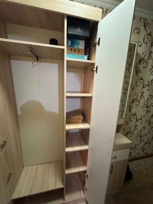 Продам срочно прихожкю