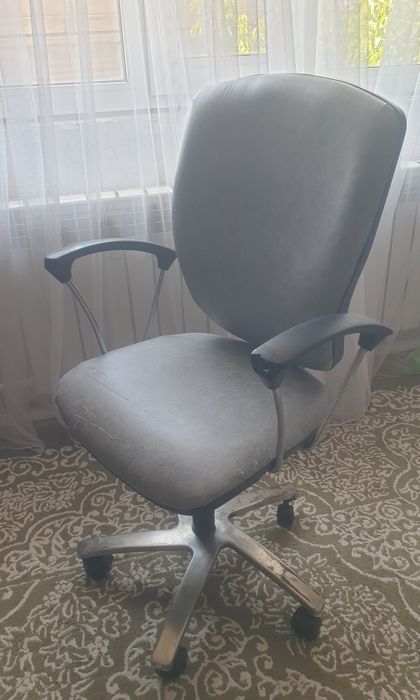 Продам  офисное кресло