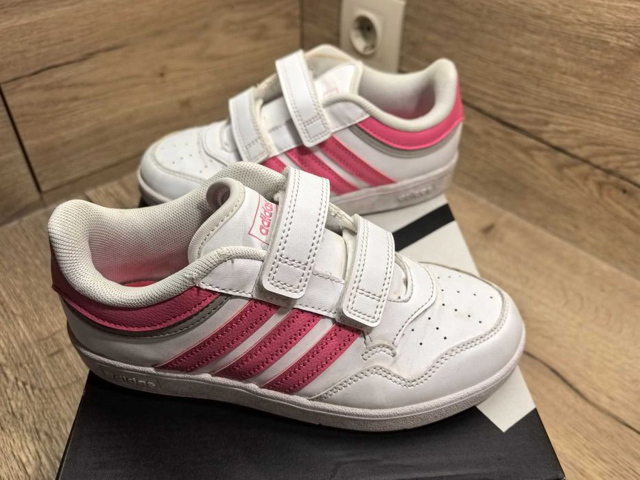Обувки за госпожица Adidas, Fila, Next и Skechers
