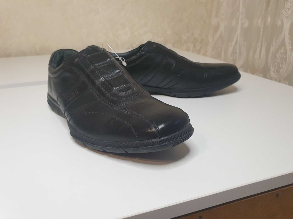 Продается обувь новая с Германии.