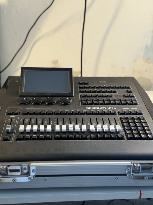 Fos Designer 1024 Consola controller lumini PRET: 4000 lei, Neg.