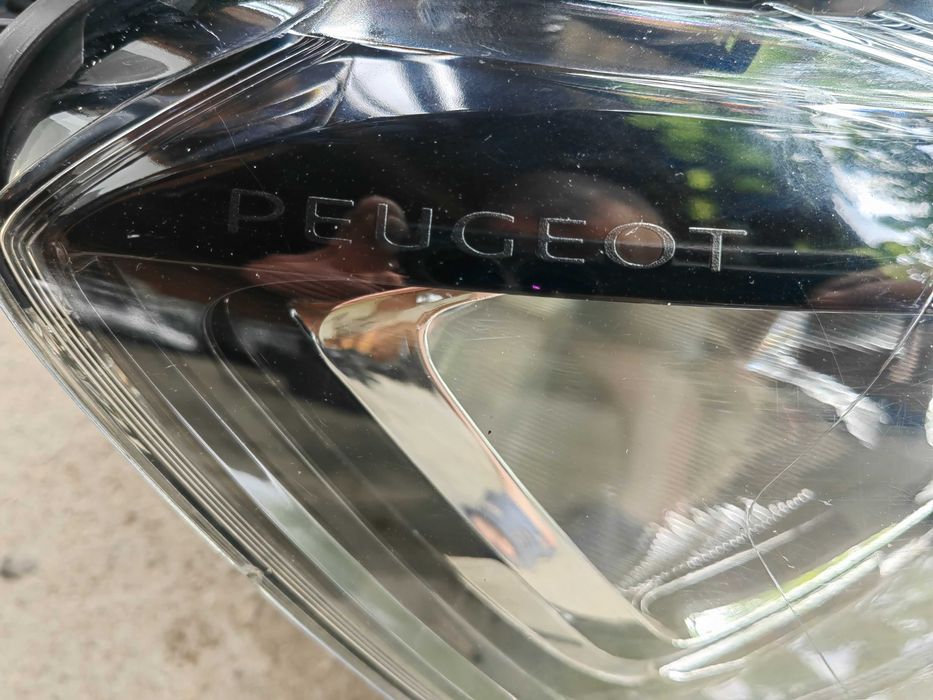 Фар Peugeot Partner Rifter десен / Фар Пежо Партнер Рифтер Оригинален