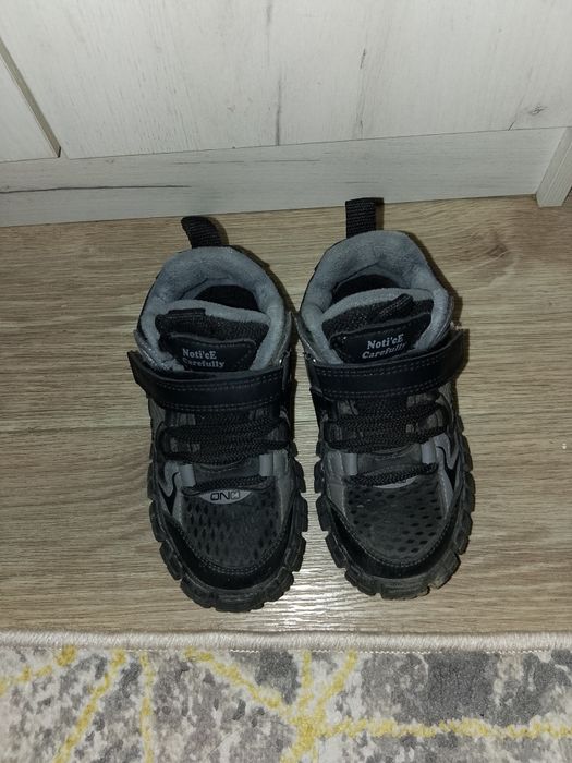 Продам обувь детскую