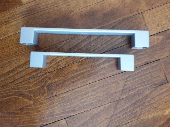 7 броя Дръжки за гардероб, шкаф, чекмеджета. 4 голями и 3 малки.