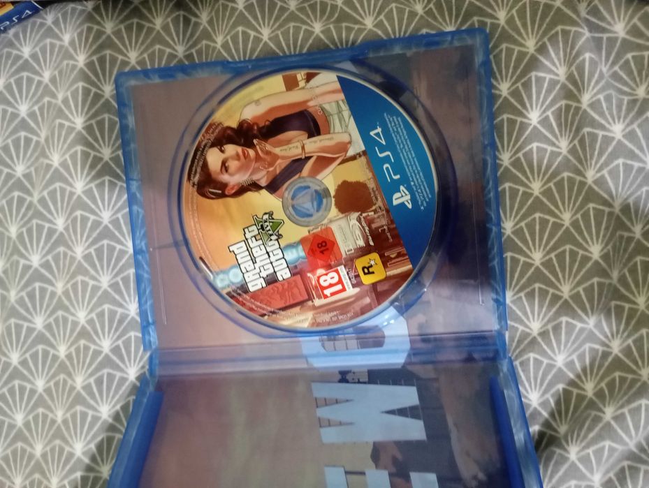 PlayStation 4 погледнете от долу дискрецията