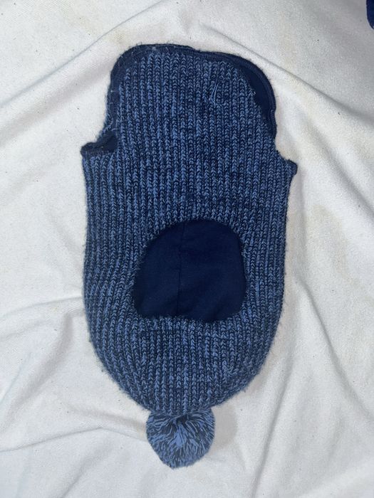 Зимняя шапка и варежки