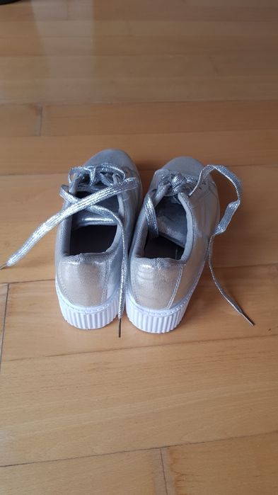 Sneakers stralucitori noi