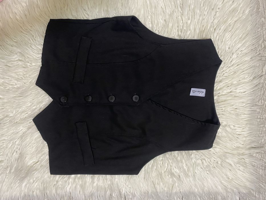 Vesta , fusta blugi , camasi