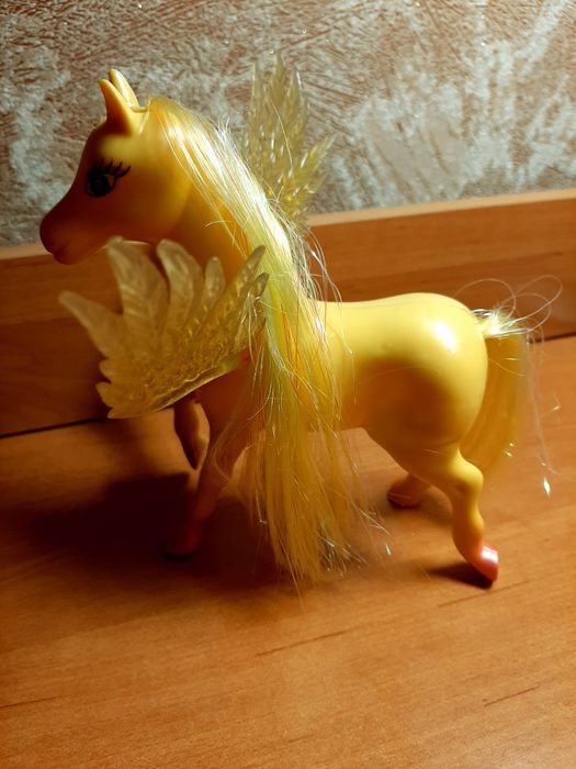 Детская игрушка лошадка