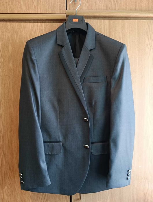 Vând costum pentru evenimente, mărimea 52