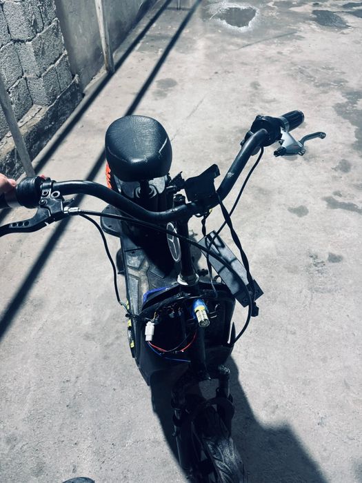 Скутер сатылады.