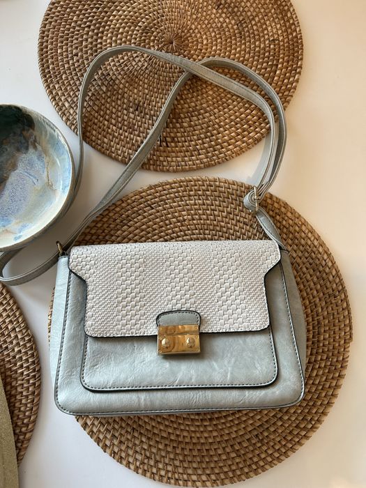 Дамска чанта , бледо синя