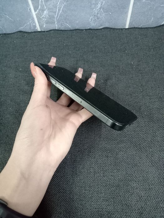 Продам телефон айфон 15 про