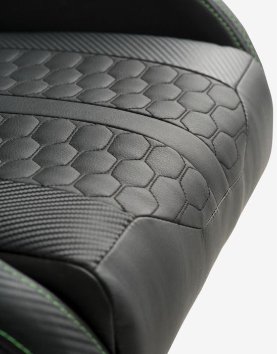 Чисто нов геймърски стол razer