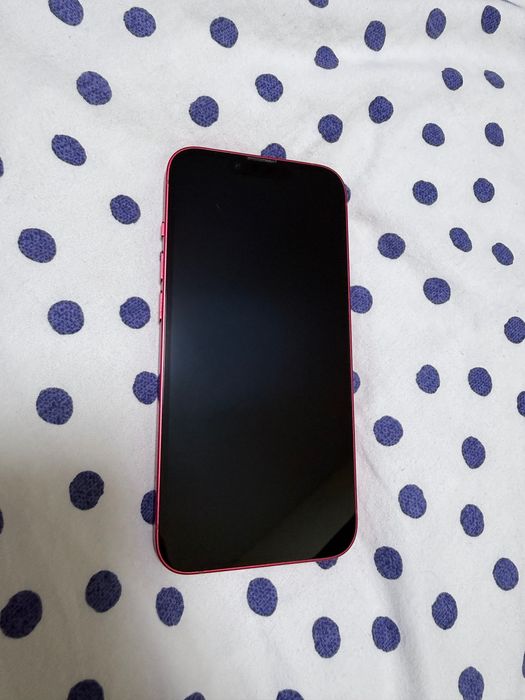 IPhone 14 product red