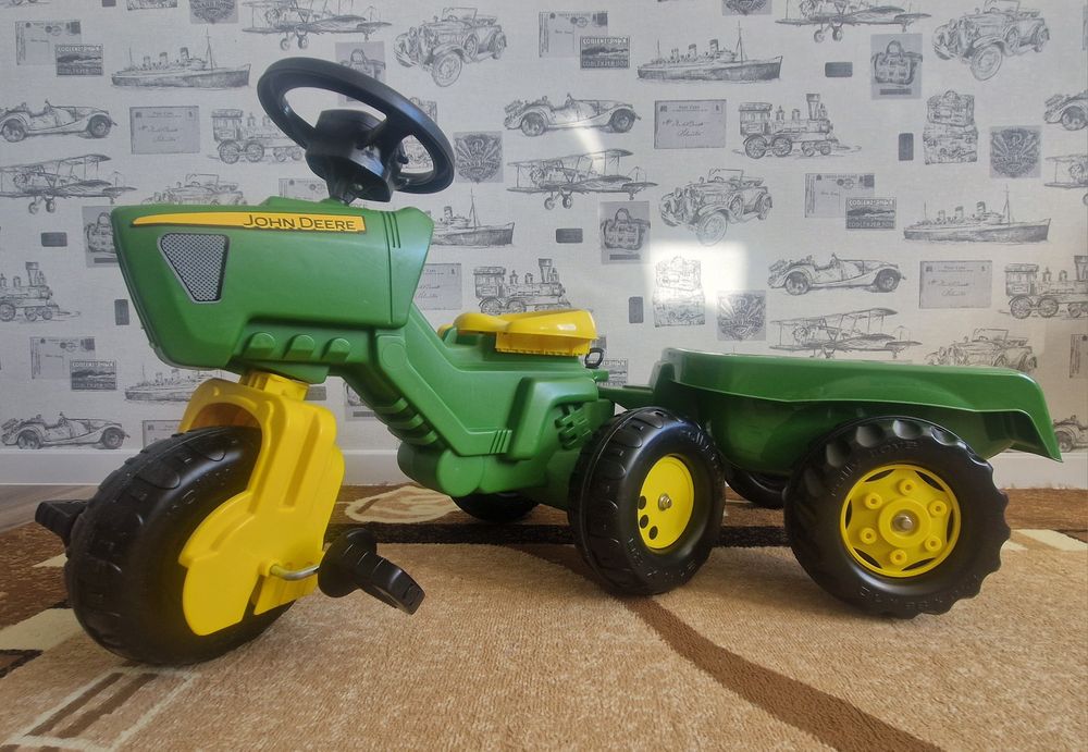Трехколесный велосипед John Deere