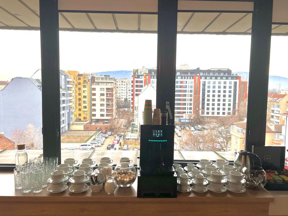 Фирмени коктейли, кетъринг и организация на събития.