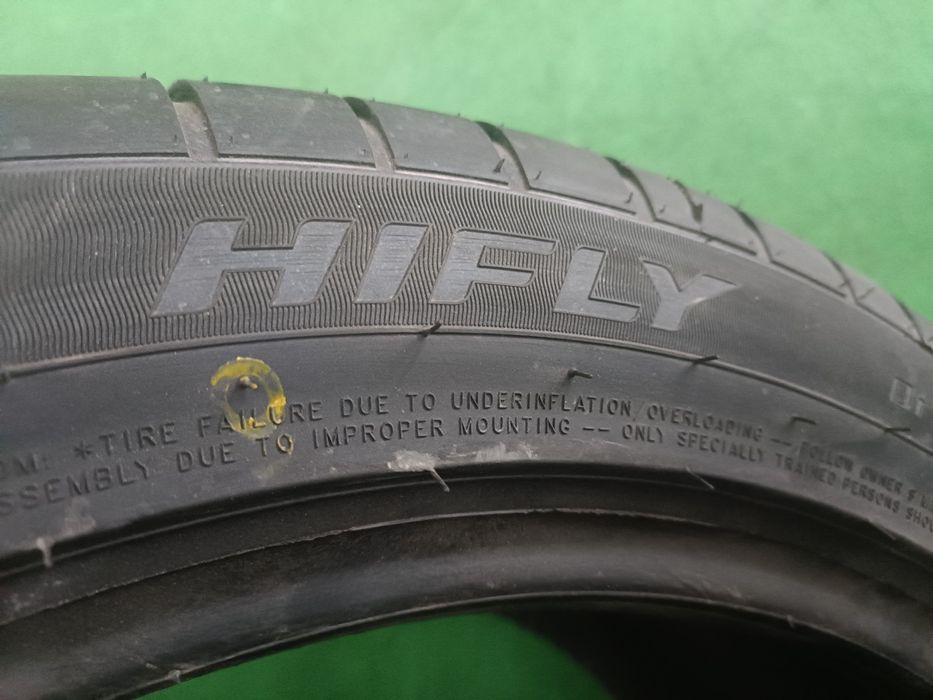 Шины новые 235/45 R18 Hifly