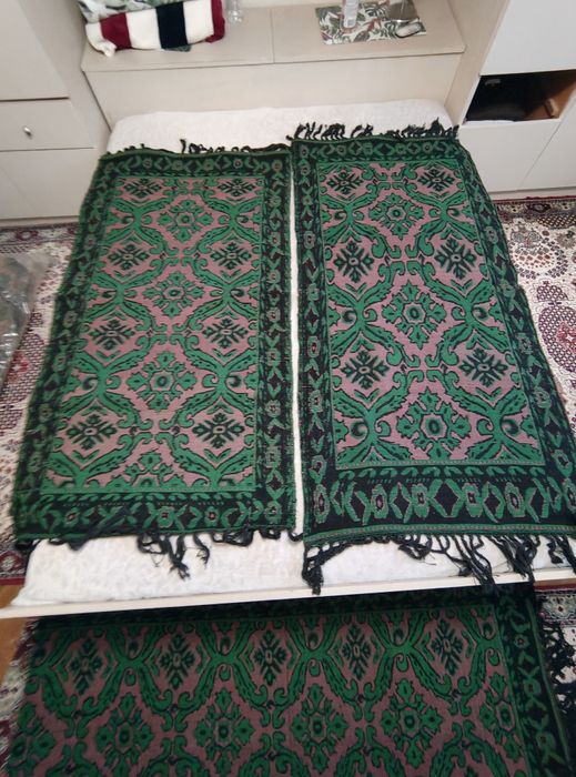 Вълнени пътеки за спалня и килим