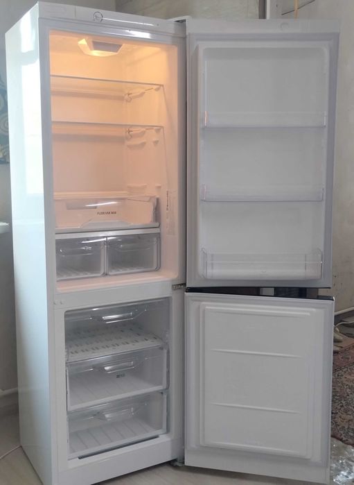 Холодильник indesit