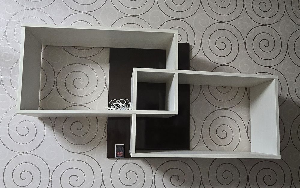 Полки для книг и декора