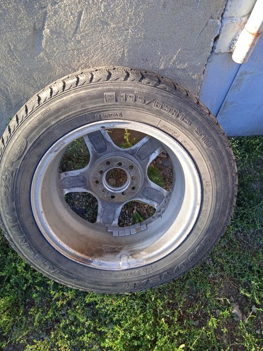 Две запаски 195/65R15
