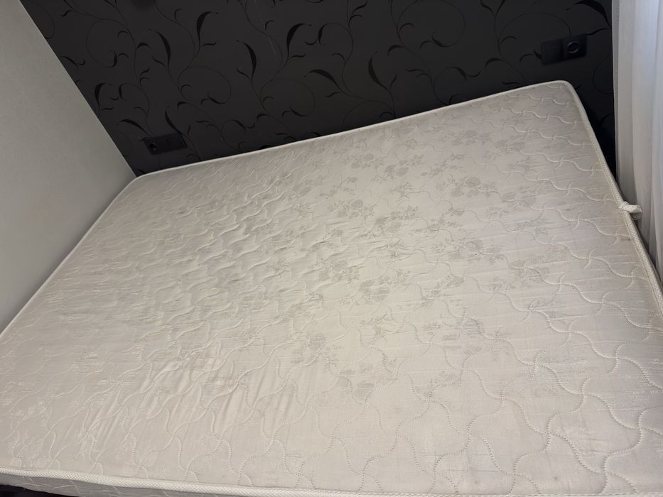 Матрас в хорошем состоянии