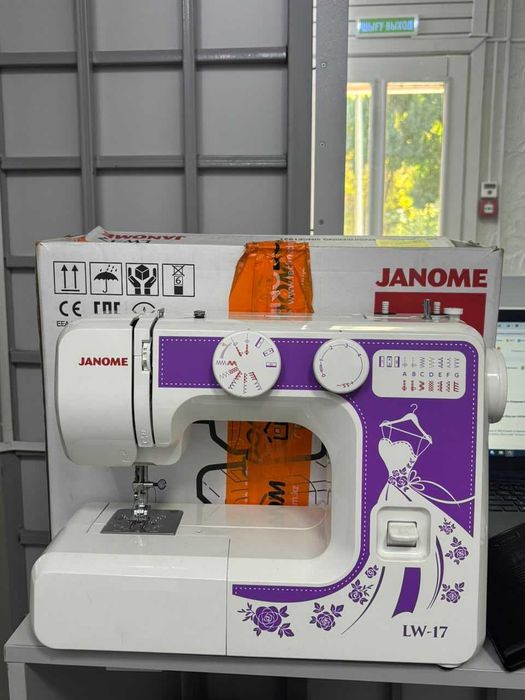Швейная машинка Janome LW-17