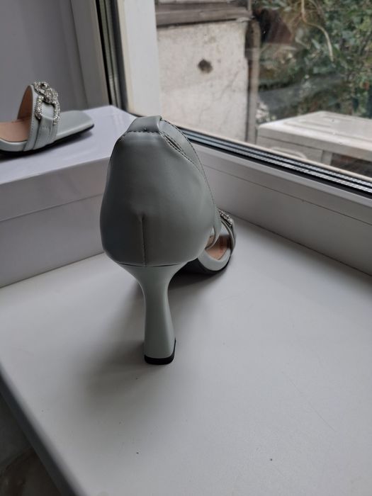 Продам босоножки  летние