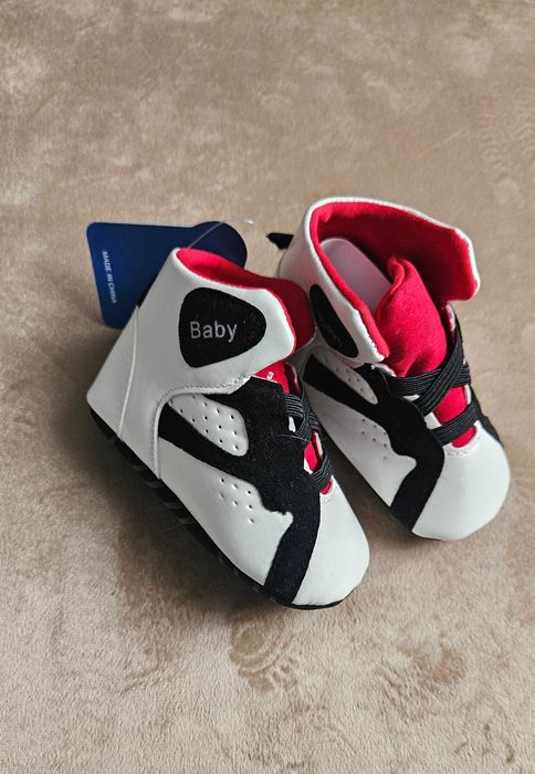 Adidasi tip sneakers, marime 13-18 luni