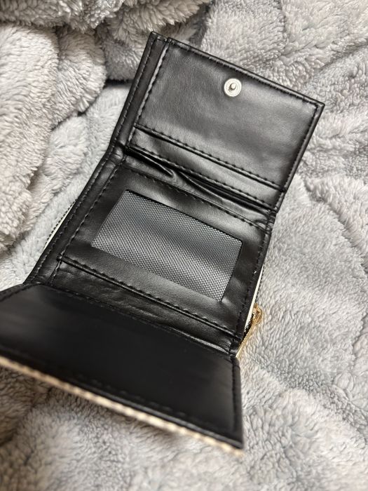 Маркови портмонета Michael Kors и Louis Vuitton