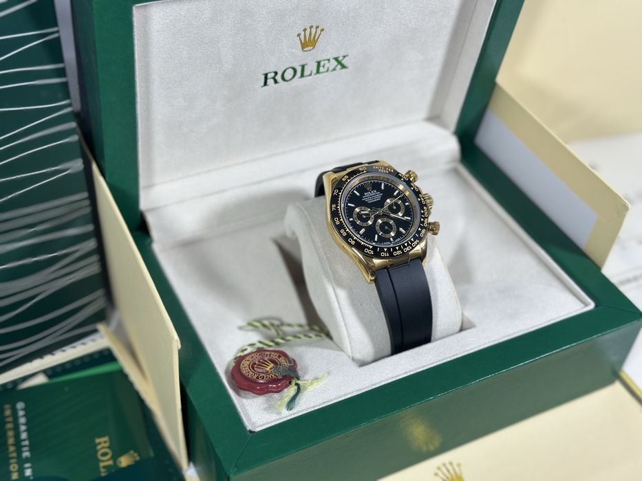 Rolex Daytona Cosmograph Gold and Black Dial 40 mm Rubber Strap