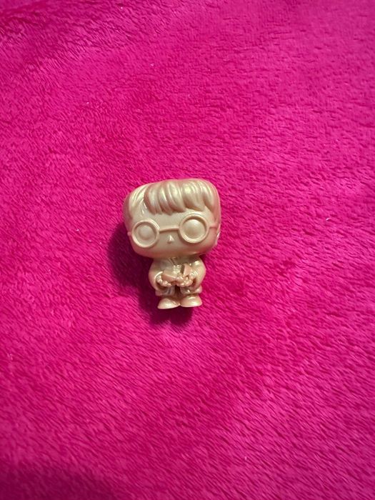 Harry potter de aur din oua kinder joy