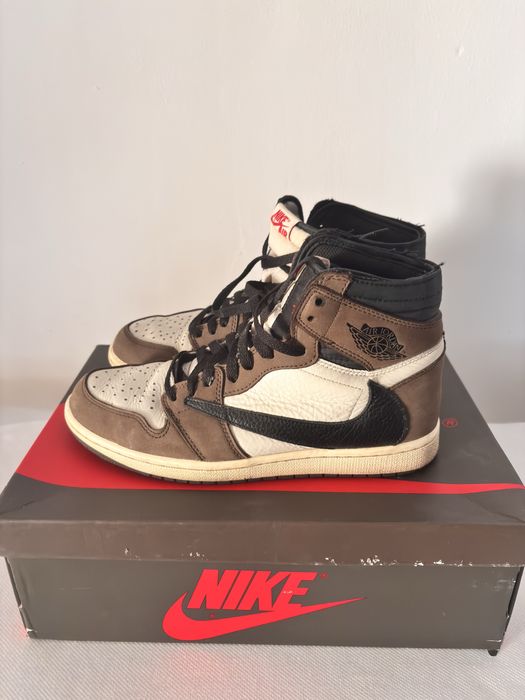 Jordan 1 Travis Scott