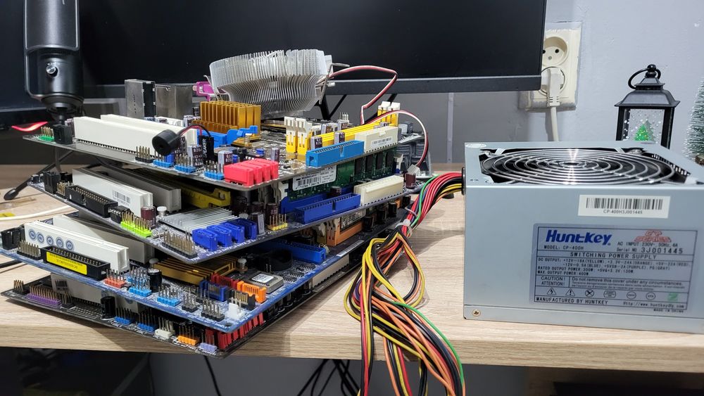 Куча разных материнок в неизвестном состоянии