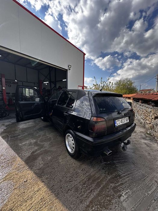 Голф 3  1.6.  75 коня