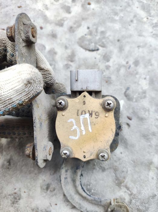 Датчик пневмоподвески Lexus rx300 rx330 rx350