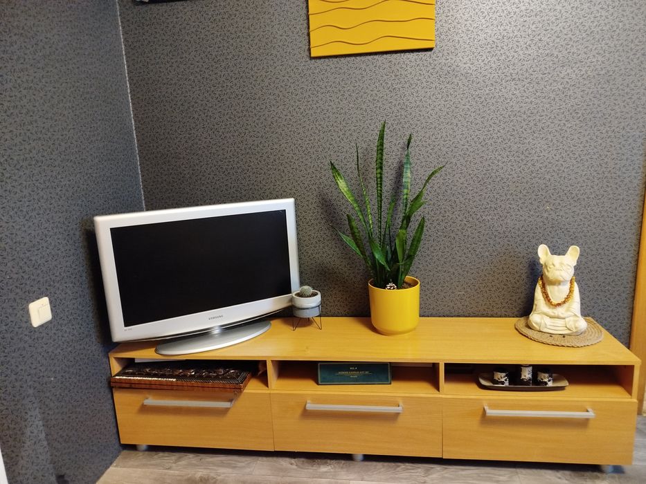 Полка для ТВ в гостиную