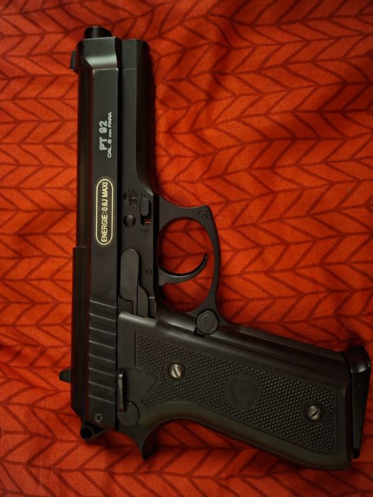 Vând pistol airsoft Taurus PT 92