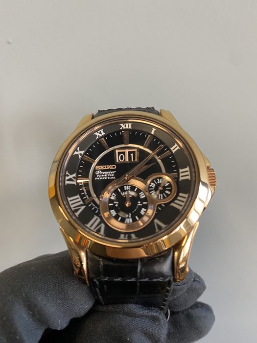 Часовник Seiko Kinetic Black Dial Black Leathe