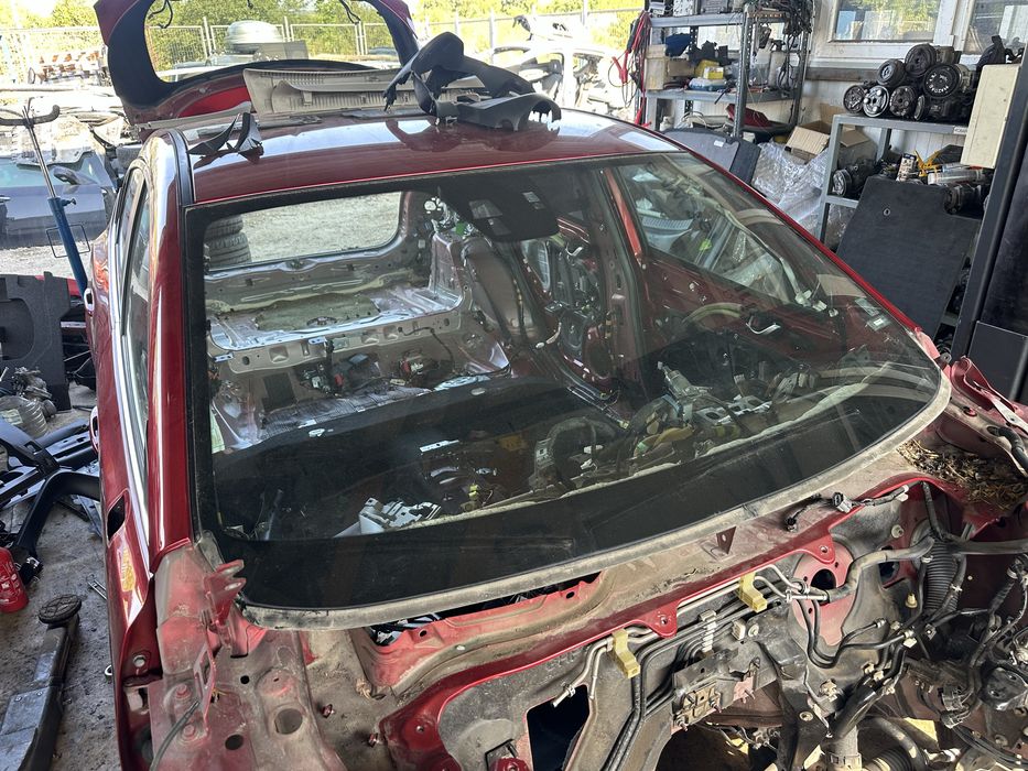 Челно стъкло за Мазда 3 след 2013г.! Със камери,сензори,Head Up!