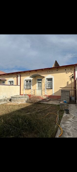Коттедж 3 хонали сотилади каршида
