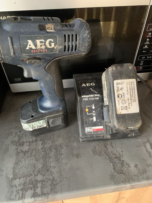 Filetanta AEG cu doua incarcatoare si doua bateri