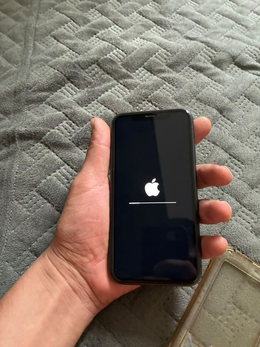 Продам Iphone 11 64