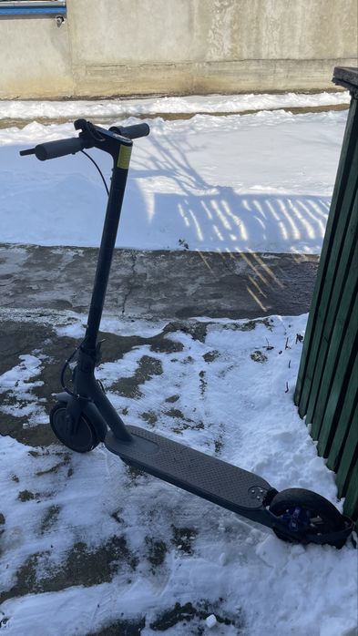 Trotinetă electrică Xiaomi Mi Electric Scooter Essential