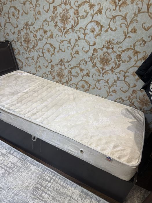 Srochno sotiladi divan detskiy