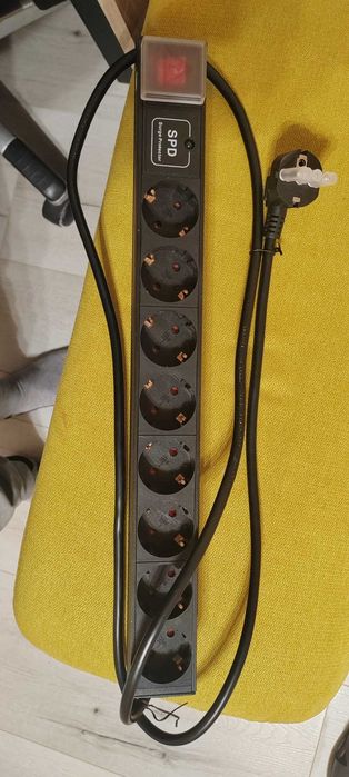 Panou alimentare rack 19" – 8 prize Schuko cu protecție SPD