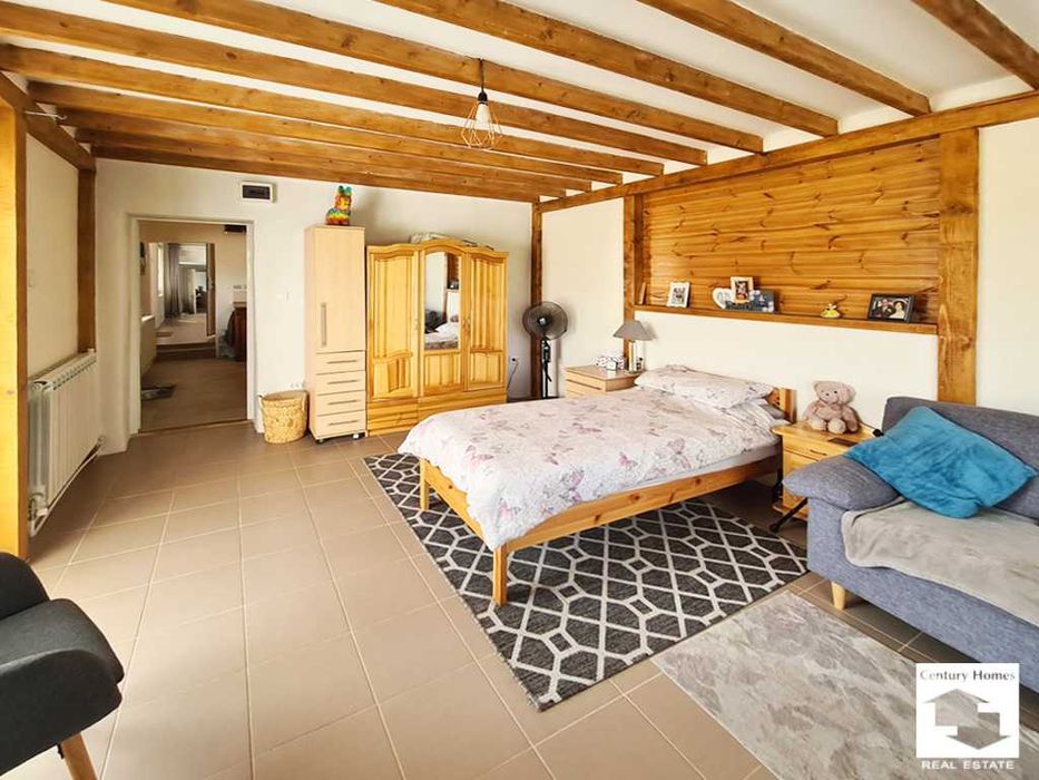 145304 Очарователна двуетажна къща с голям двор в с. Страхилово